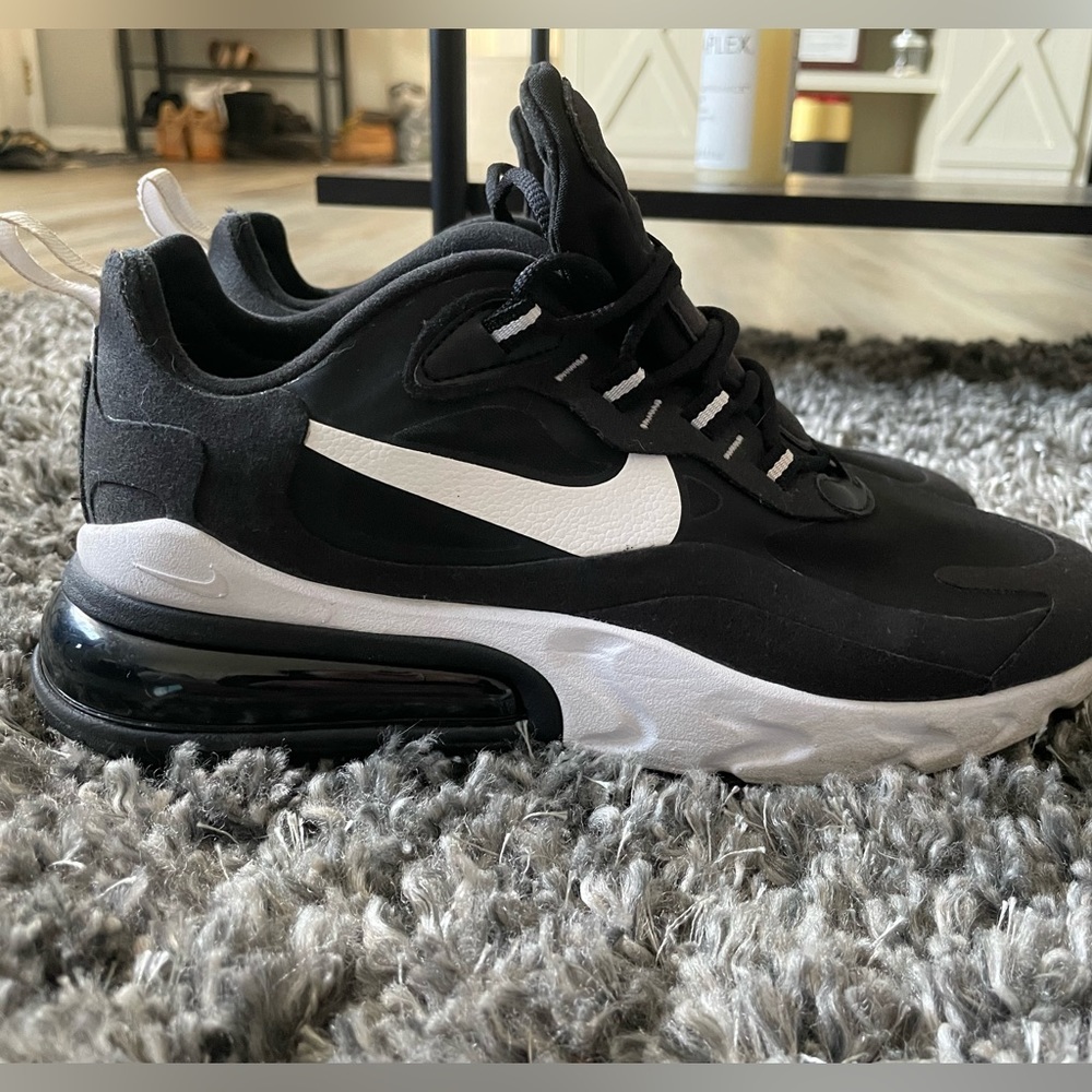 Nike Womens air max 270 React